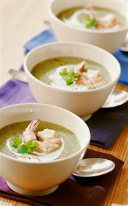 Cream of broccoli with shrimps