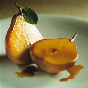 Poached pears in caramel sauce