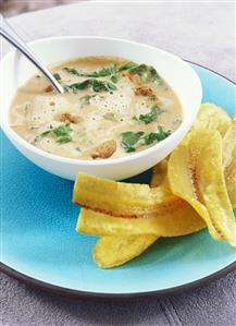 Potato and peanut soup with spinach and chicken (1)