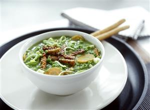 Pea soup with tempeh (fried soya bean slices