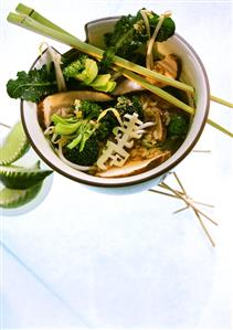 Rice soup with chicken fillet, broccoli & bean sprouts (3)