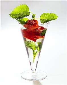 Fresh strawberries in elderflower liqueur jelly (2)