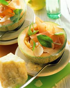 Prosciutto e melone (Ham in melon halves, Italy) (1)