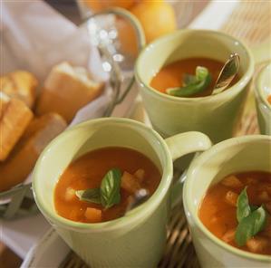 Tomato and basil soup (1)