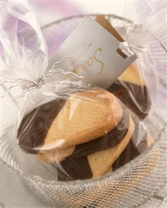 Black and white biscuits as a gift