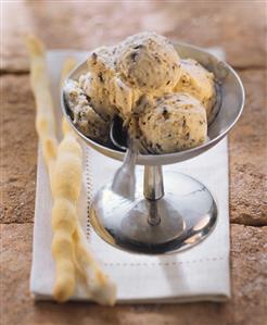 Chocolate stracciatella ice cream, with vanilla grissini