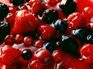 Red berry cream (close-up)