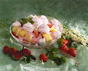 Strawberry pudding with sponge squares, strawberries and cream