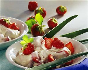 Quark with Aloe and fresh strawberries