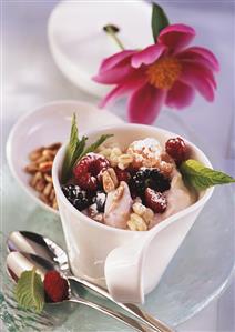 Quark cream with forest fruits and Tender Wheat