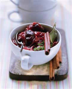 Plum chutney with onions, cinnamon and bay leaf