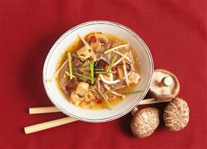 Glass noodle soup with mushrooms and tofu (Asia)