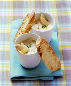 Creamed asparagus soup with chives; toasted bread