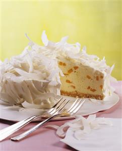 Lime and mango gateau with coconut chips