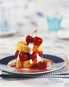 Polenta cakes with cherries. Receta disponible