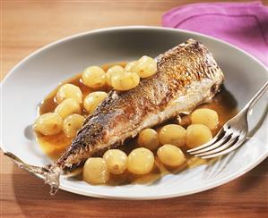 Fried mackerel in grape sauce