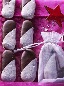 Espresso sticks (meringues with chocolate icing)