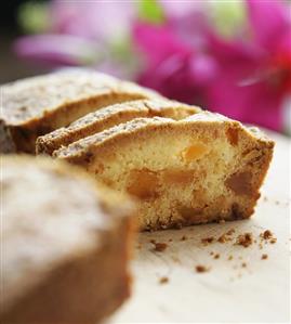 Plum cake, partly sliced