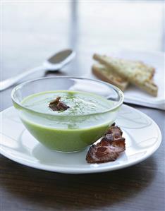 Pea soup with bacon