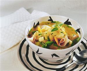 Cabbage soup with breadcrumbs