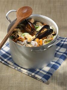 Mussel soup in pot