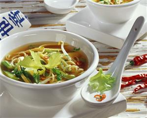 Noodle soup with chicken and sprouts (China)