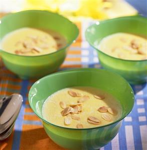 Cold onion soup with flaked almonds