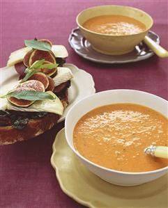 Tomato soup & bread topped with spinach, cheese, bresaola & figs