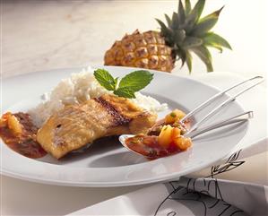 Deep-fried carp with pineapple sauce and rice