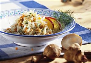 Jerusalem artichoke salad with apples and walnuts