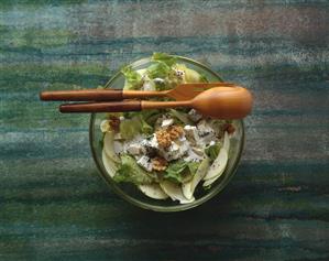 Endive salad with Roquefort, nuts and apples