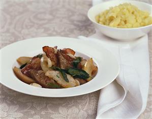 Calf's liver with apples, bacon and sage