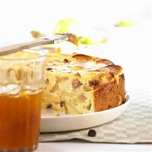 Apple quark cake with raisins