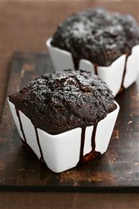 Chocolate puddings with chocolate sauce