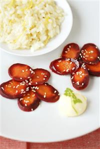 Fried carrots with sesame seeds and lime rice