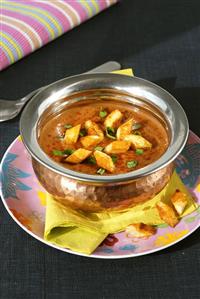 Curried lentil soup with croutons