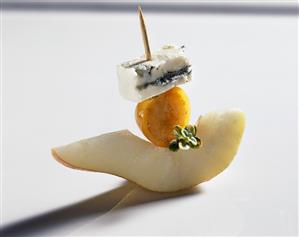 Gorgonzola, pear and physalis on cocktail stick