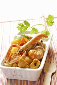 Chicken curry with scampi and pineapple