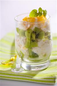 Kiwi fruit, mandarin oranges and cream in glass