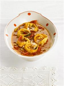 Tortellini in vegetable sauce