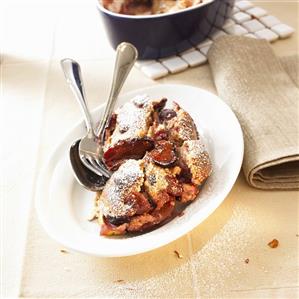 Plum pudding with icing sugar