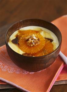 Yoghurt with oranges and walnuts