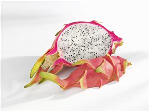 Pitahaya (half and quarter)