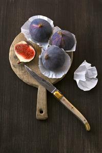 Fresh figs on chopping board with knife