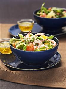 Prawn salad with citrus fruit and vinaigrette