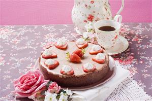 Chocolate cheesecake with strawberries