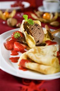 Crêpes with chocolate ice cream & strawberries (Christmas)