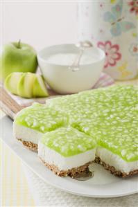 Apple yoghurt cheesecake, pieces cut