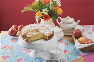 Apple crumble cake with icing sugar