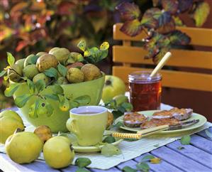 Quinces in green glass bowl and quince jelly